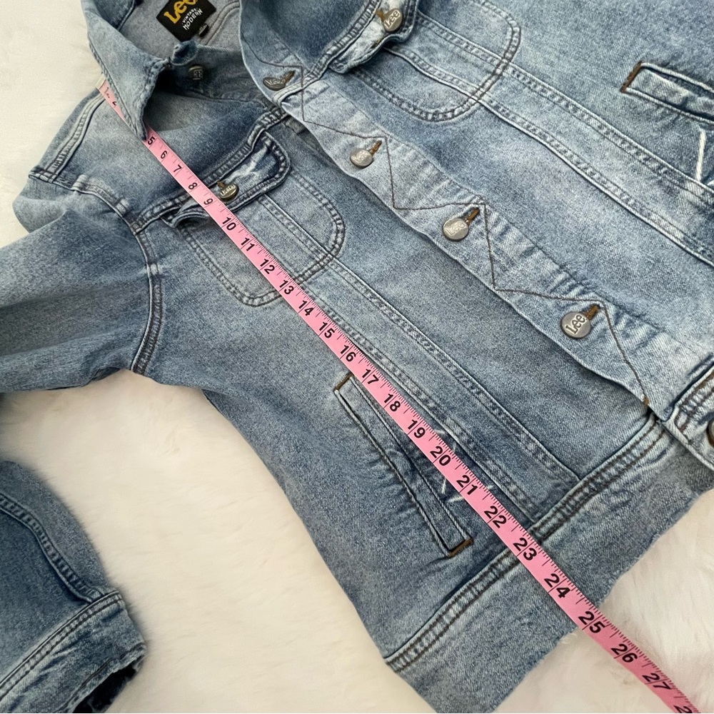 Lee Men’s Light Wash Distressed Denim Jean Jacket - Picture 14 of 14